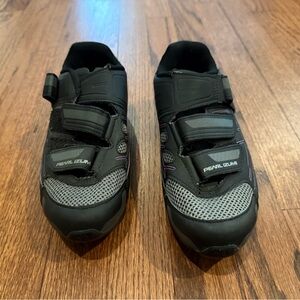 Pearl Izumi Black and Gray Women's cycling shoes
